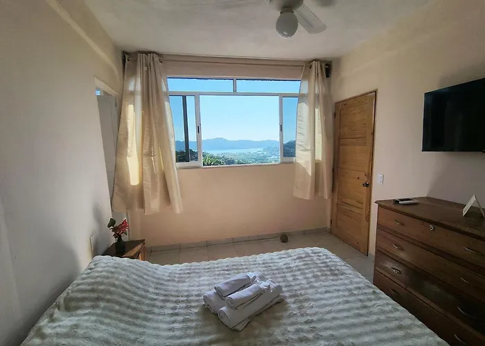 Cozy With Ocean View Zihuatanejo